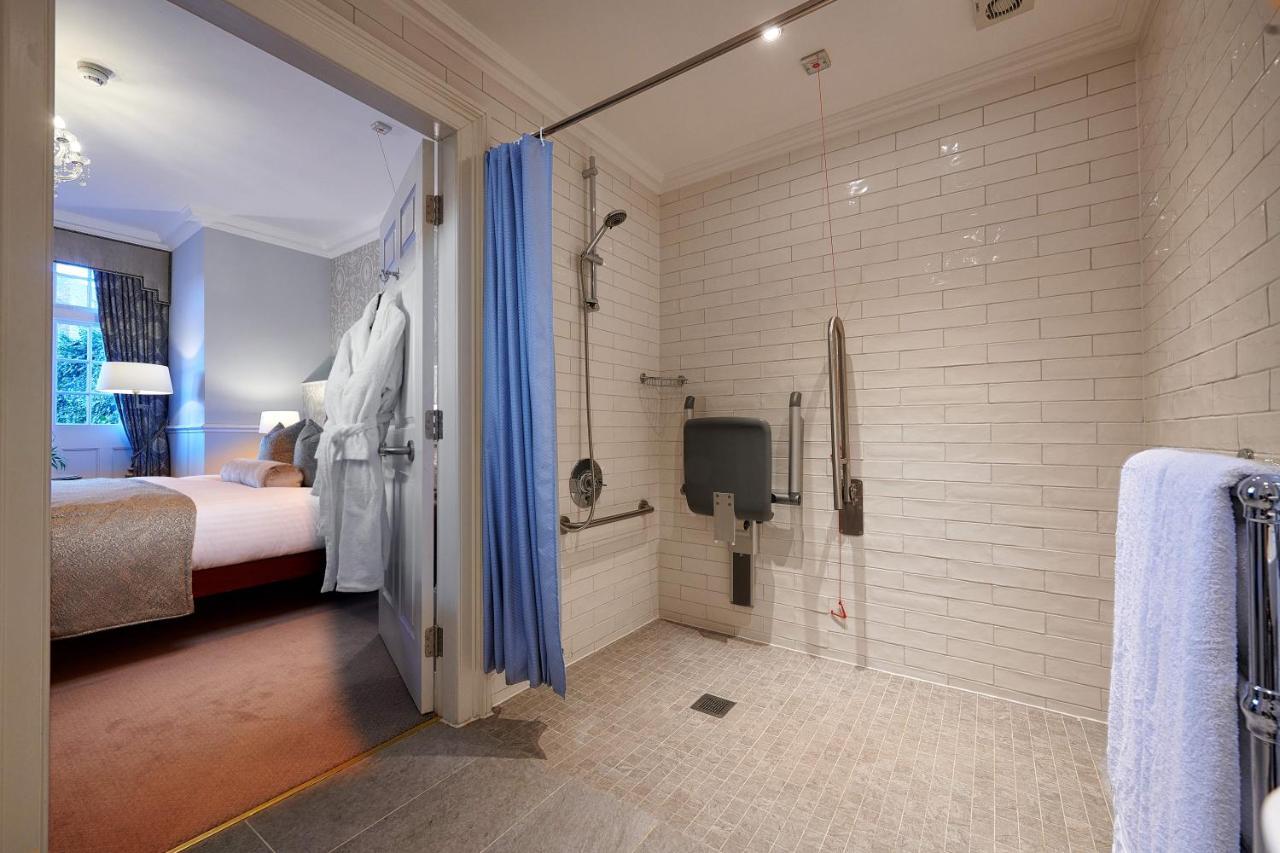 더 본햄 호텔 에든버러 외부 사진 A wet room in a hotel