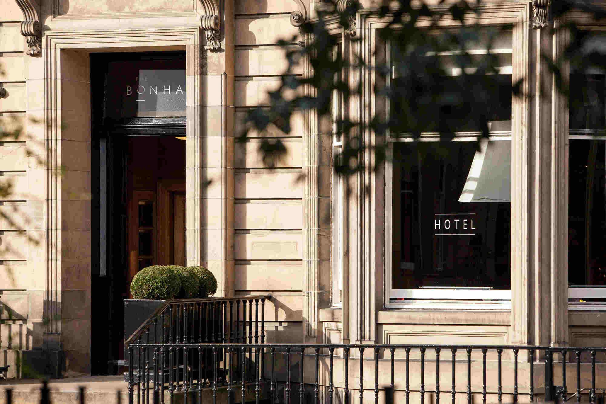 더 본햄 호텔 에든버러 외부 사진 The entrance to the hotel